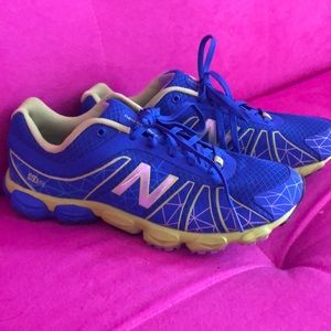 EUC New Balance 890 Boy's Sneakers Size 5.5